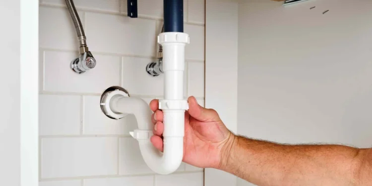 Frika nga inteligjenca artificiale i bën studentët në Britani të zgjedhin zanatet që nuk zëvendësohen