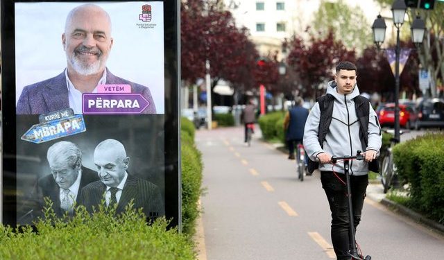 BIRN: Monopoli i reklamave ‘city lights’ kufizoi garën elektorale për bashkinë e Tiranës