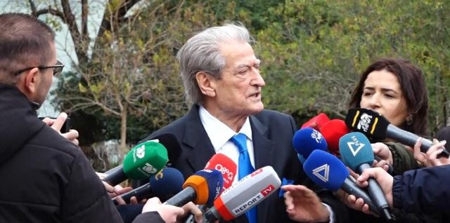 Berisha flet për takimin e Salianjit dhe paralajmëron llogaridhënie: Disa ia mbathën nga fushata për turizëm