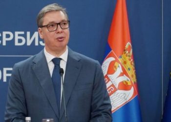 Vuçiç viziton bazën ushtarake pranë kufirit me Kosovën: Ushtria sot është më e fortë se kur do hynim në Kosovë