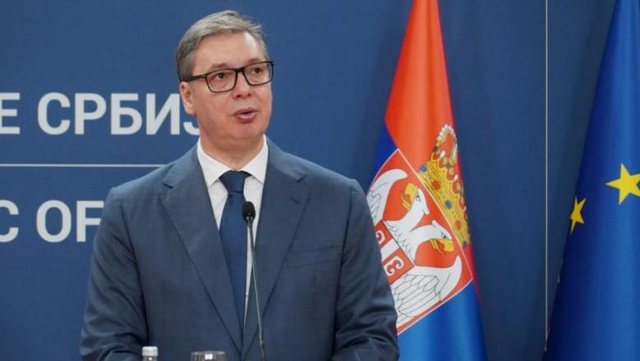 Vuçiç viziton bazën ushtarake pranë kufirit me Kosovën: Ushtria sot është më e fortë se kur do hynim në Kosovë