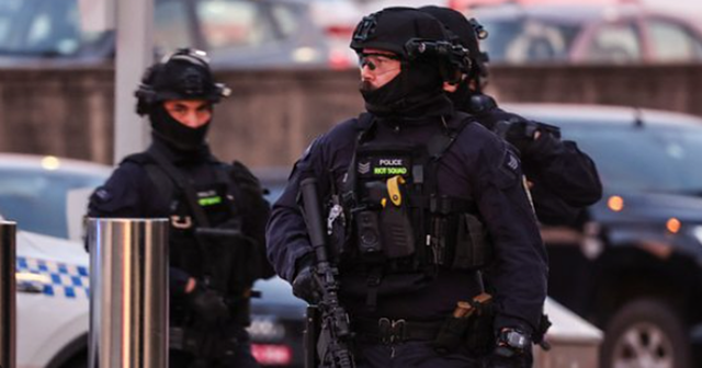 TRAGJEDI NË AUSTRALI/ Të shtëna në plazhin e Sidneit, 10 viktima, mbi 18 të plagosur