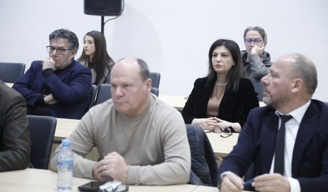 “Sallën në Durrës e mbushi Dyrmishi i PS”, Ahmetaj përplaset me Nokën: Dil ti Flamur e nxirri njerëzit