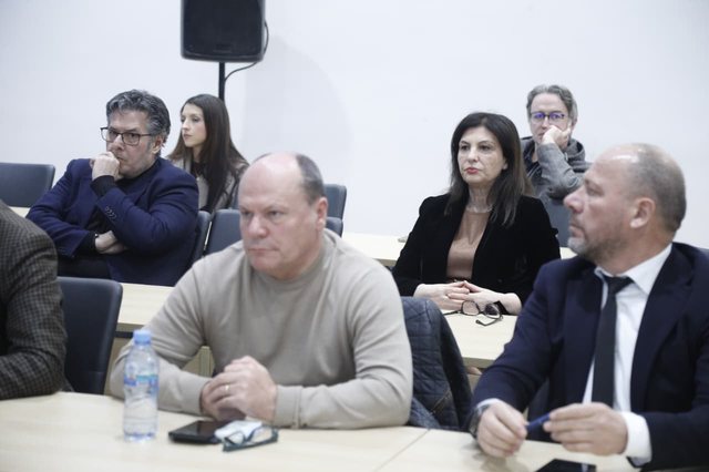  Sallën në Durrës e mbushi Dyrmishi i PS   Ahmetaj përplaset me Nokën  Dil ti Flamur e nxirri njerëzit