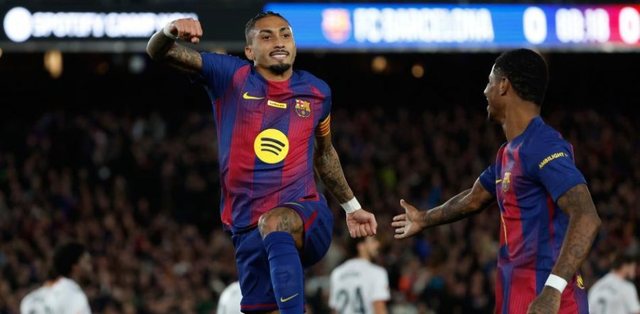 VIDEO/ 5 fitore në 5 ndeshje në ‘Camp Nou’ për Barcelonën, dygolëshi i Raphinha-s ‘gjunjëzon’ Osasuna-n