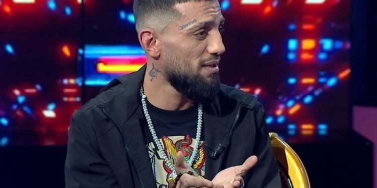 Këngëtari shqiptar rrëfen betejën e tij me drogën: Të vret ditë për ditë dhe orë pas ore