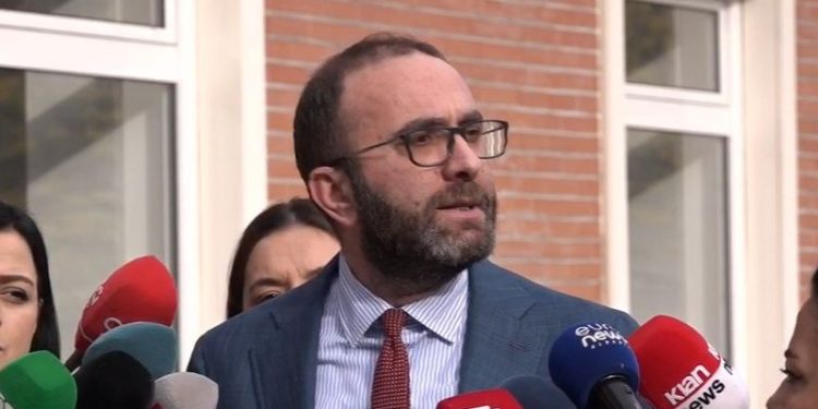 Përplasjet dhe kaosi në Kuvend, Bardhi përgëzon kolegët: U ngritën në lartësinë e detyrës