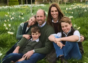 Kartolinat mbretërore të Krishtlindjeve kanë një pamje prekëse këtë vit