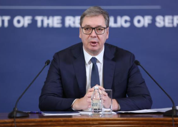 “Rafineria e NIS mbyllet sot”, Vuçiç i drejtohet kombit: Serbia vuan, rusët dhe amerikanët shohin interesat e tyre