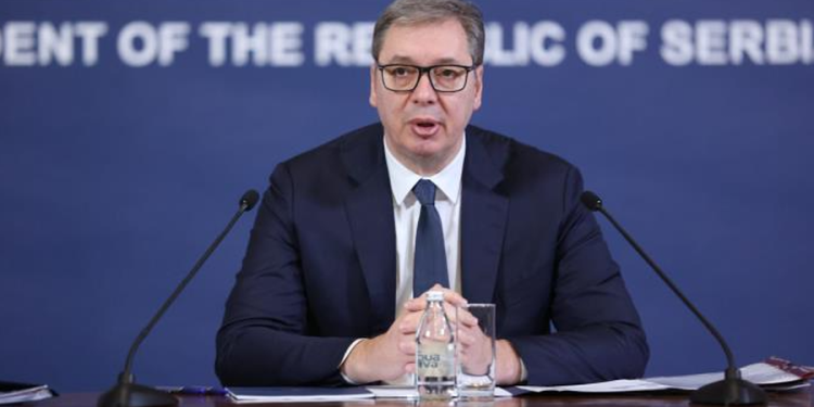 “Rafineria e NIS mbyllet sot”, Vuçiç i drejtohet kombit: Serbia vuan, rusët dhe amerikanët shohin interesat e tyre