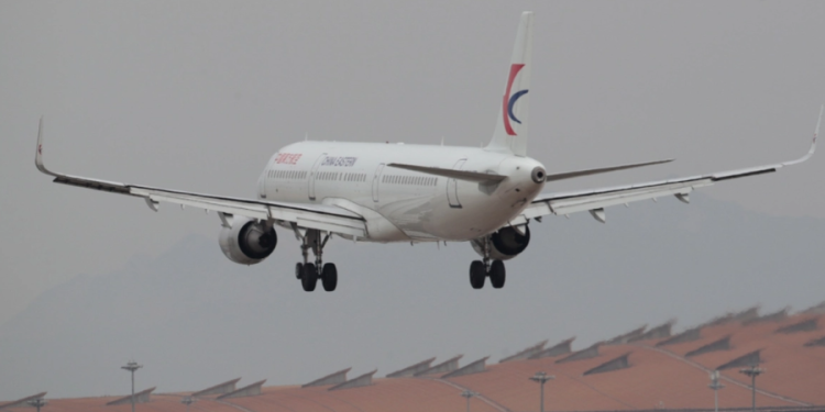 Pothuajse 30 orë në ajër, nis fluturimi më i gjatë botë që lidh tre kontinente dhe mbulon 20,000 km