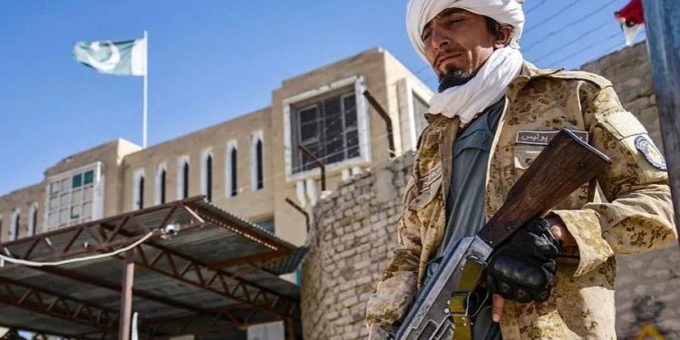 Shkelet armëpushimi, shpërthejnë përleshjet e armatosura mes Pakistanit dhe Afganistanit