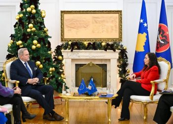 Osmani takohet me raportuesin e PE, kërkon mbështetje për heqjen e masave ndaj Kosovës