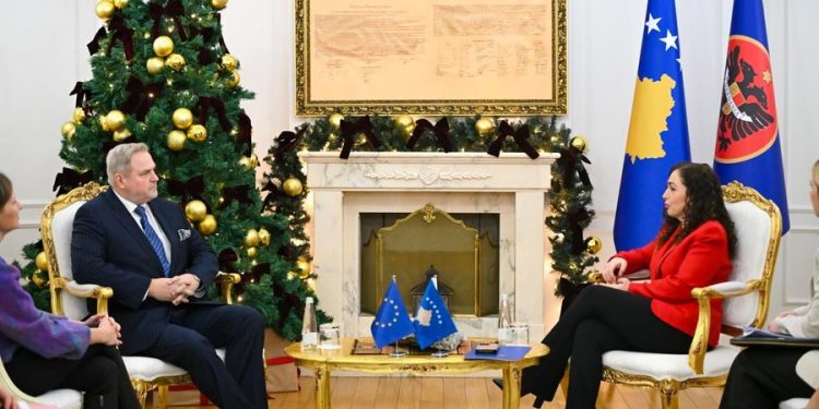 Osmani takohet me raportuesin e PE, kërkon mbështetje për heqjen e masave ndaj Kosovës