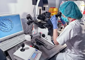 E kanë përdorur edhe klinika në Shqipëri, dhuruesi me gjen kancerogjen është babai i rreth 200 fëmijëve në Europë