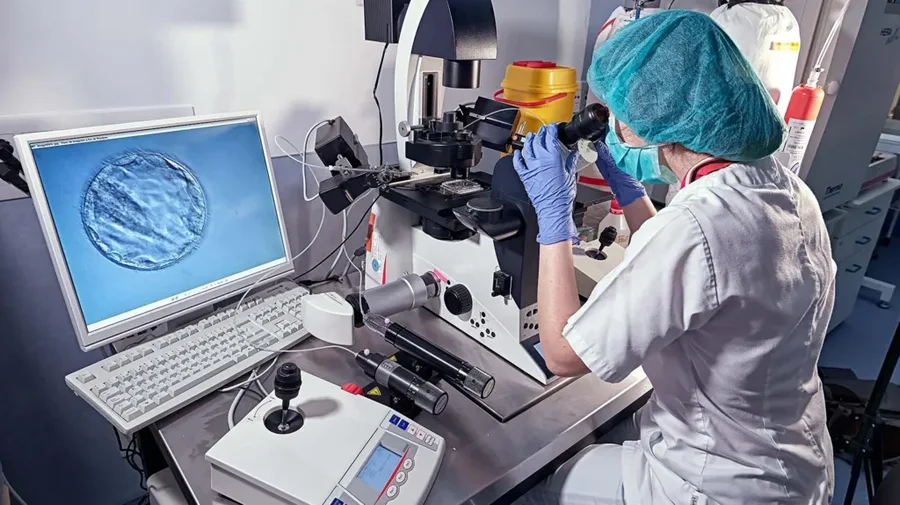 E kanë përdorur edhe klinika në Shqipëri, dhuruesi me gjen kancerogjen është babai i rreth 200 fëmijëve në Europë