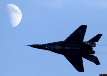 Polonia synon të këmbejë avionët sovjetikë me dronët ukrainas