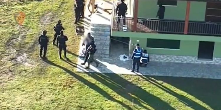 Publikohen pamjet e arrestimit të Ervin Merlikës dhe Fred Xhixhës, policia del me njoftim zyrtar