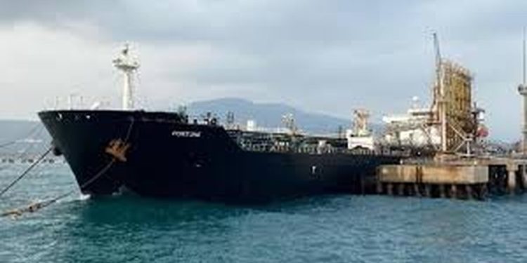 Trump urdhëron bllokimin e cisternave të naftës të sanksionuara brenda dhe jashtë Venezuelës, reagon qeveria e Maduros