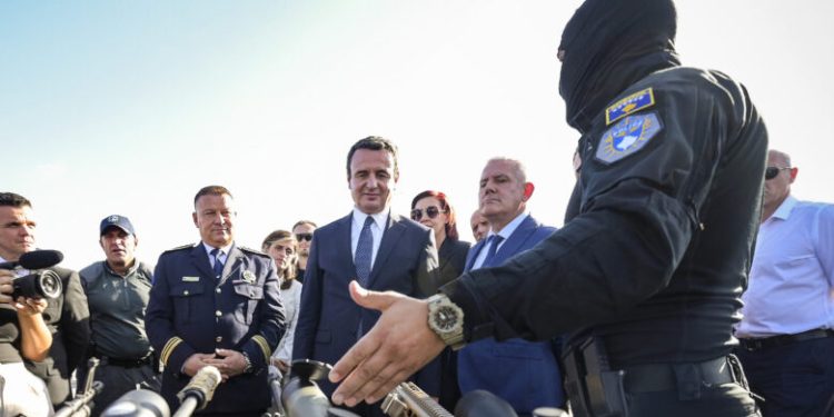 Kurti viziton policinë, testohen kapacitetet e mbrojtjes ajrore me dronë