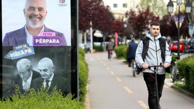 BIRN: Monopoli i reklamave ‘city lights’ kufizoi garën elektorale për bashkinë e Tiranës