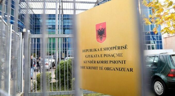 Falsifikim dokumentesh, grup kriminal e trafikim emigrantësh/ GJKKO pranon kërkesën e SPAK, kalon për gjykim grupin me 32 anëtarë