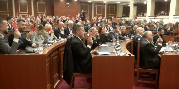 Mazhoranca rrëzon kërkesën e opozitës, Avokati i Popullit zgjidhet sot