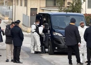 Tragjedi shqiptare në Itali, burri i merr jetën 49-vjeçares duke e … 