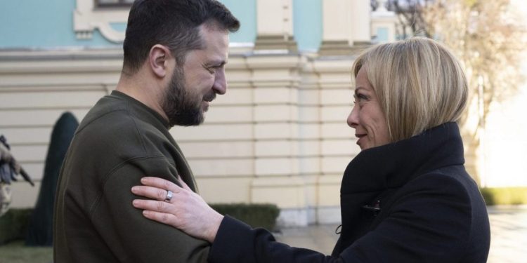 Meloni telefonon Zelenskyn: Italia do të japë kontribut për mbështetjen e infrastrukturës energjetike të Ukrainës