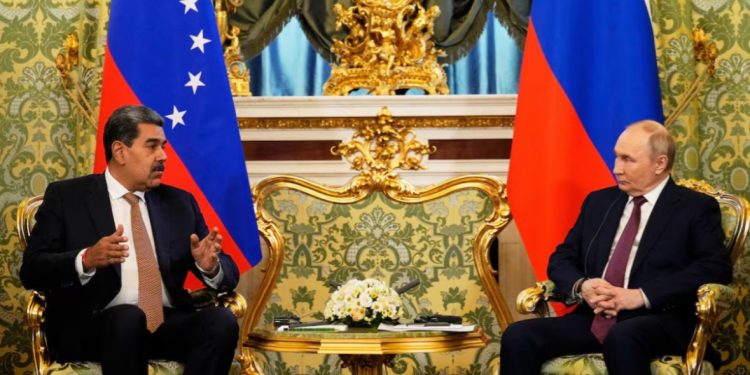 Putin telefonon Maduron, Rusia dhe Bjellorusia ofrojnë mbështetje për Venezuelën