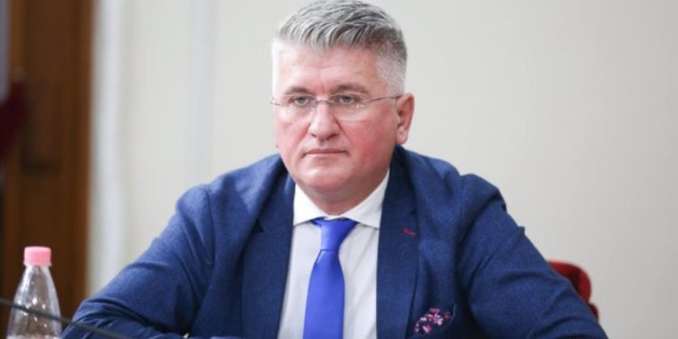 Gjekmarkaj dorëhiqet si nënkryetar i PD-së, kërkohet shkarkimi i Bardhit dhe i Nokës