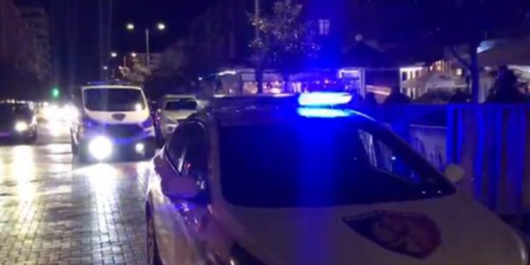 Aksident fatal në Tiranë/ Makina përplas motomjetin, ndërron jetë në vend 40-vjeçari
