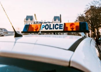 U arratis nga burgu duke përdorur çarçafët, policia franceze kap 19-vjeçarin