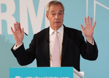 Të mbijetuarit e Holokaustit i bëjnë thirrje Nigel Farage të kërkojë falje për komentet e dyshuara antisemite