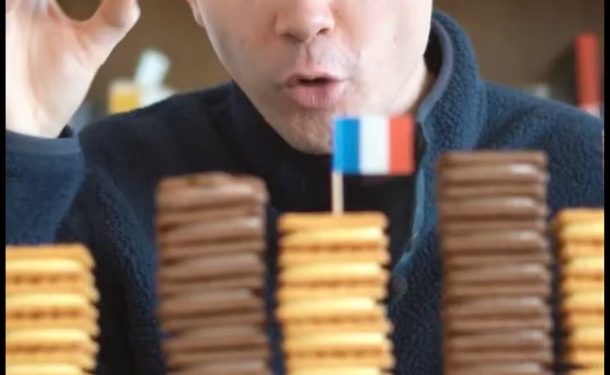 Videoja e deputetit laburist që shpjegon borxhin e Mbretërisë së Bashkuar me biskota grumbullon 3.3 milionë shikime