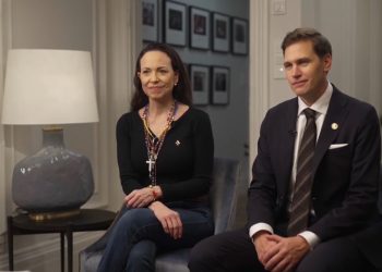 Fituesja venezueliane e Çmimit Nobel i thotë BBC-së se i njeh ‘rreziqet’ e udhëtimit në Oslo pas muajsh të tërë fshehjeje (video intervista)