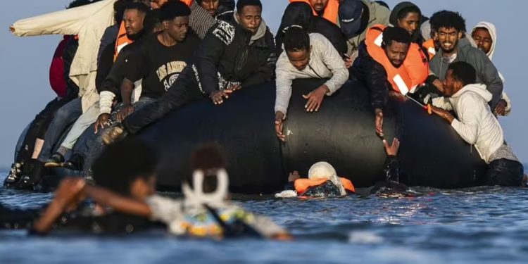 Farsa më e madhe e emigrantëve deri më tani, pasi të ardhurit e paligjshëm ofruan të gjitha këto nëse pranonin të largoheshin.