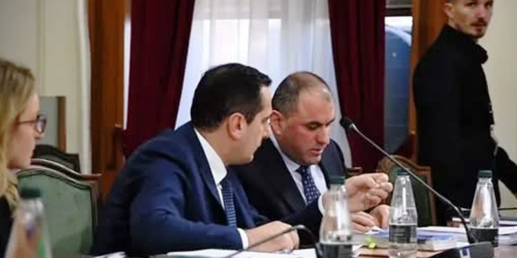 “Duam të shohim provat” SPAK kërkon arrestimin e Ballukut, debate në mbledhjen e Këshillit të Mandateve, prokurori: Të hapet zarfi me USB