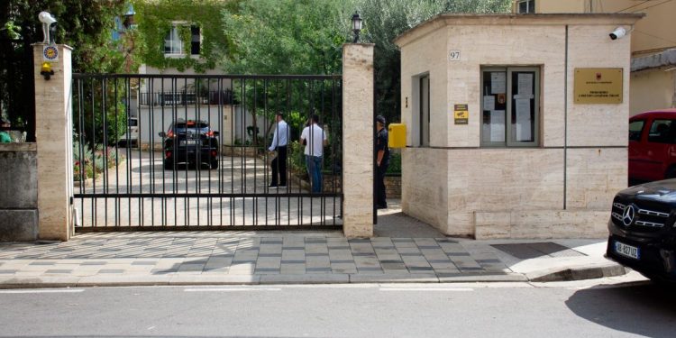 Prokuroria e Tiranës shpall në kërkim kushëririn e Ergys Agasit, hoqi verën miliona euro nga kantina