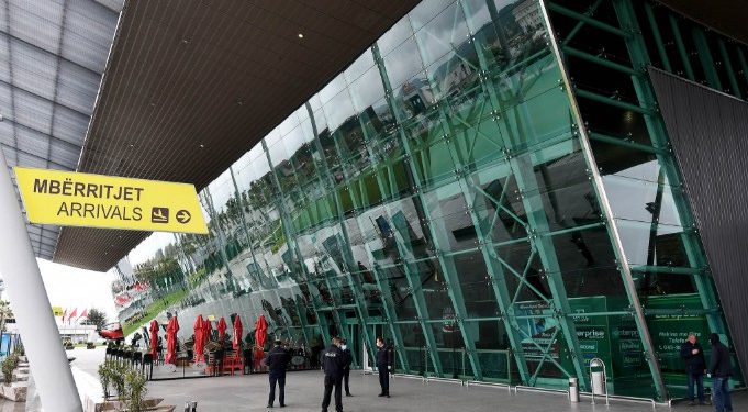 I akuzuar për pengmarrje, kapet në Rinas 36-vjeçari nga Durrësi, po tentonte largohej nga Shqipëria