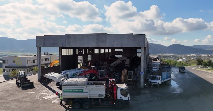 Menaxhimi i mbetjeve në Tiranë, ministri Jaupaj: Fokusi, riciklimi dhe diferencimi në burim