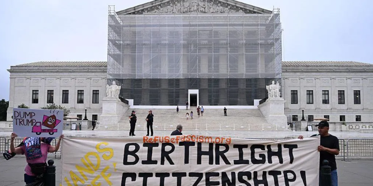 Gjykata Supreme e SHBA-së hap rrugën për vendim mbi urdhrin ekzekutiv të Trump që sfidon shtetësinë e lindjes