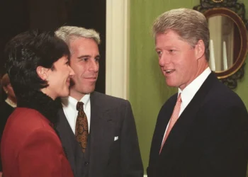 Bill Clinton thyen heshtjen pasi i dalin fotot nga dosja ‘Epstein’