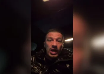 “Keni parë skaner me sy?”/ Bashkëshortja iu aksidentua afër kryqëzimit të Shënkollit, Kozak Braçi shpërthen ndaj doktorëve të spitalit të Lezhës: Do ta ndjek penalisht, gruas i thanë…