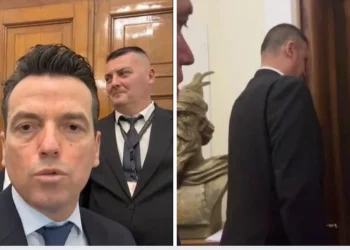 Shehaj nuk largohet nga dera e Këshillit të Mandateve, Bardhi del nga mbledhja dhe e informon për diskutimet, deputeti i PD: Nuk pranojnë të…