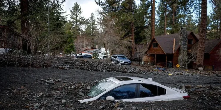 Stuhi të forta shiu dhe përmbytje në Kaliforni, humbin jetën tre persona