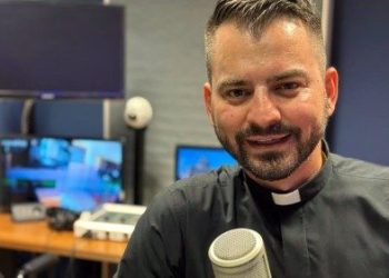 “Katolikët monitoroheshin, myslimanët përgatitnin ushqimet për ta” – si festoheshin Krishtlindjet në komunizëm në Shqipëri