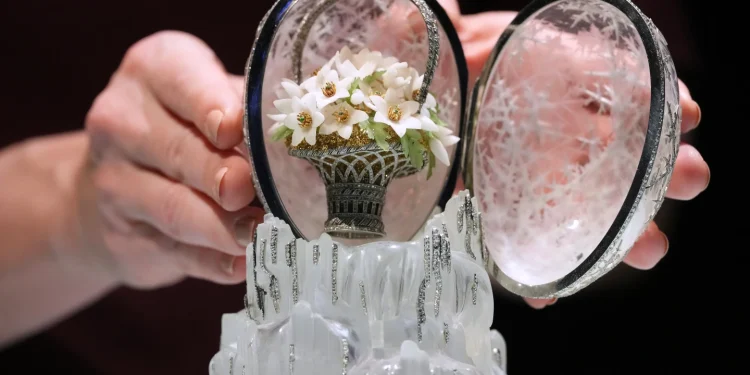 “Mona Lisa” e arteve dekorative/ Veza e rrallë Fabergé e Carit rus del në ankand, pritet të shitet mbi 26 milionë dollarë