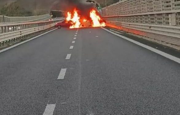 Grabitje spektakolare! Maskat i zënë pritë furgonit të blinduar brenda tunelit, marrin 2 mln euro! Gracka me makina të djegura dhe gozhdë