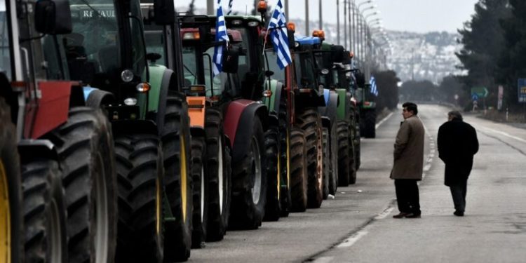 Greva e fermerëve grekë po rrit ngadalë çmimet e ushqimeve